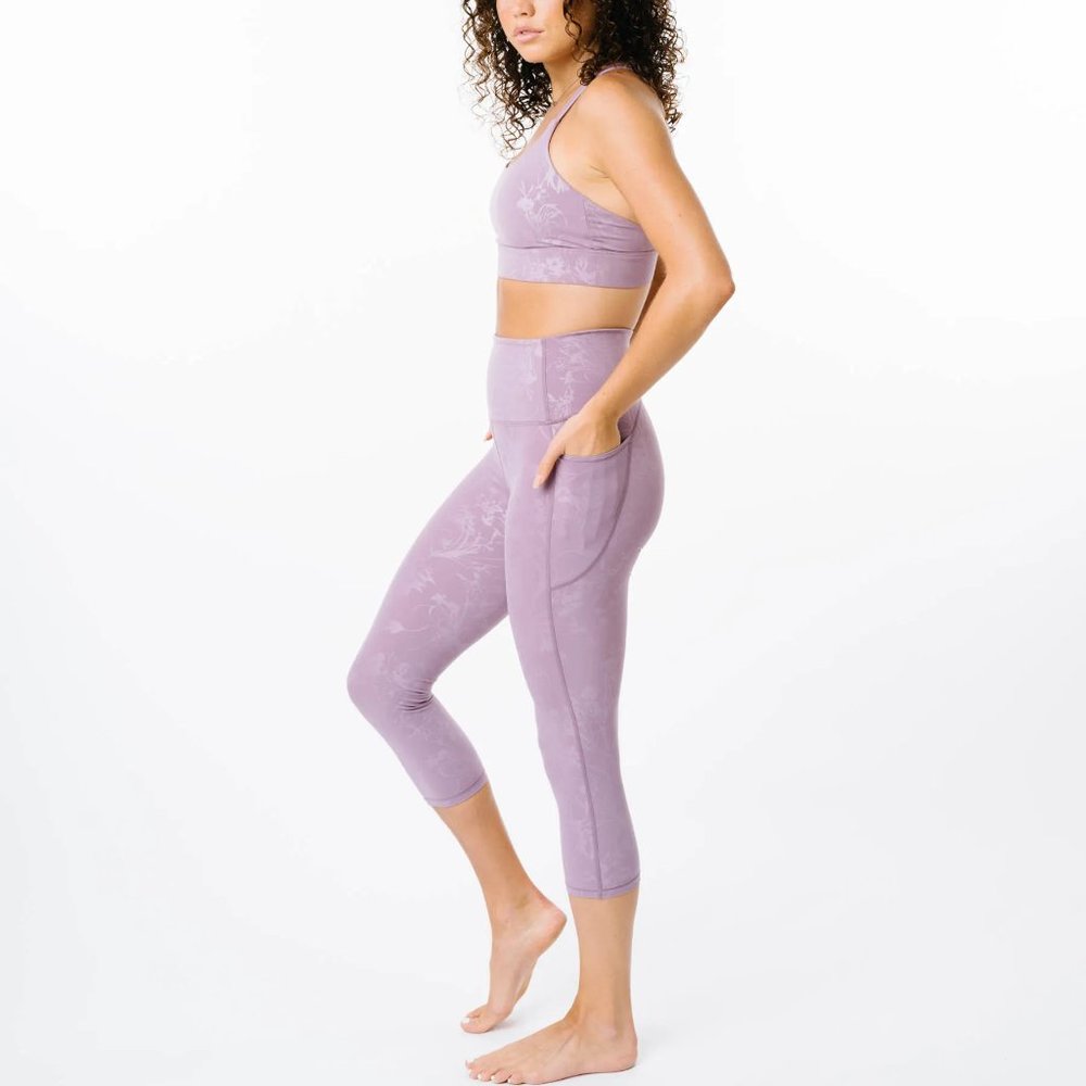 ZYIA LIGHT LILAC FLORAL POCKET HI-RISE CAPRI 20"